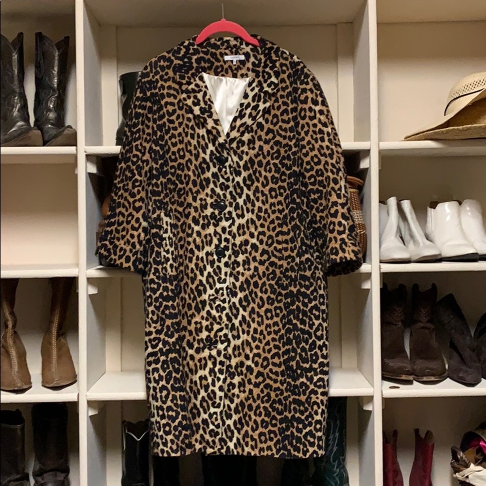 🐆Chic, timeless Ganni leopard print linen coat🐆